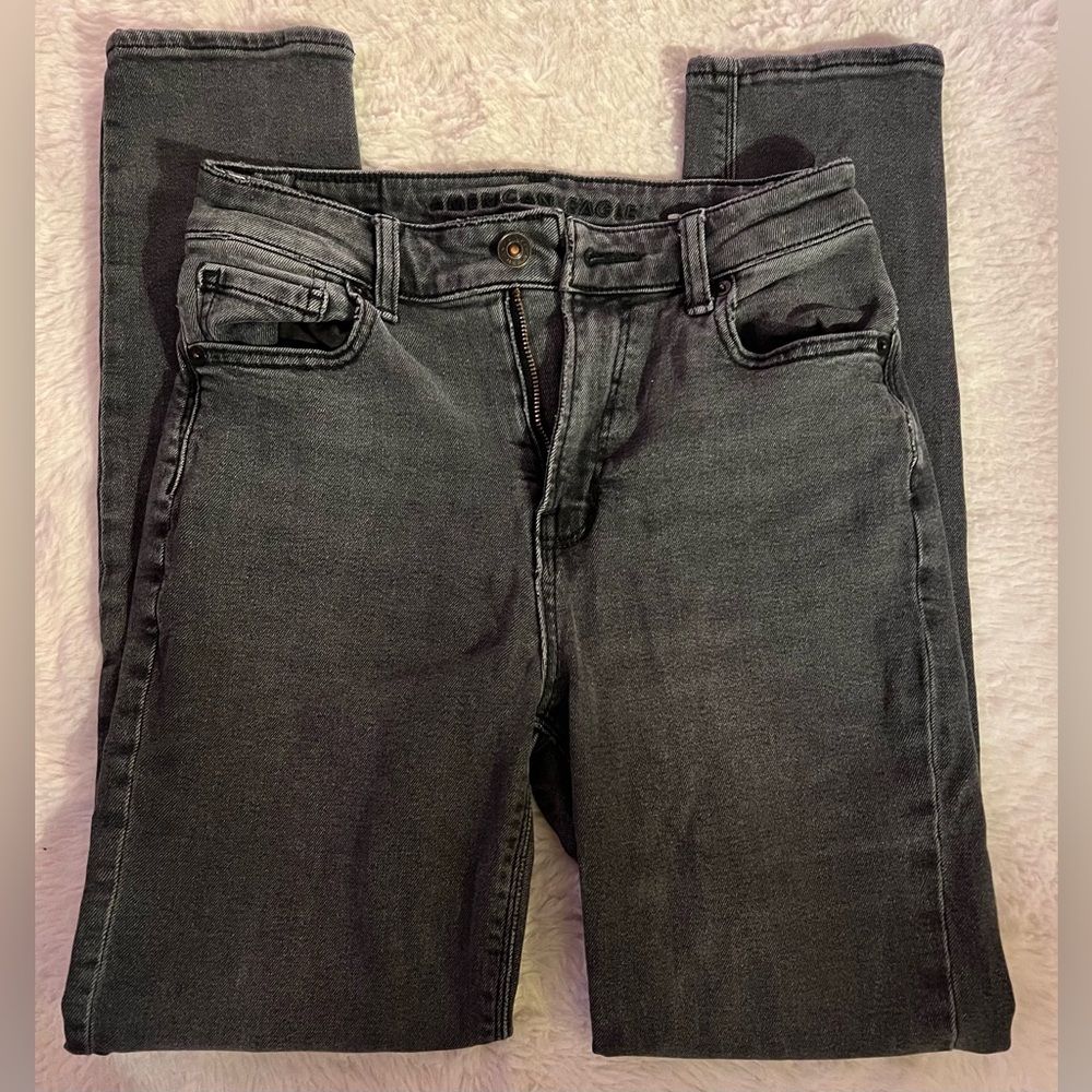 AMERICAN EAGLE MOM JEANS